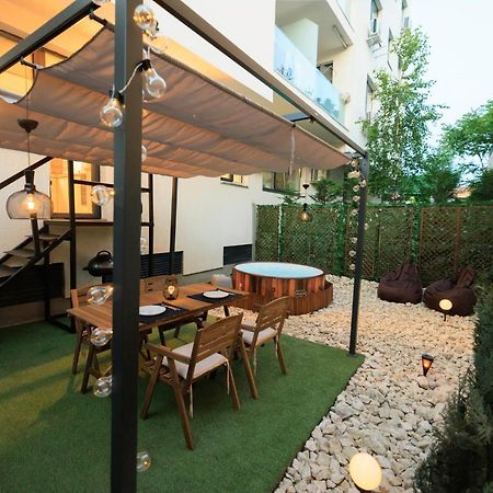 Downtown Hidden Garden With Jacuzzi In Bucharest Daire Dış mekan fotoğraf