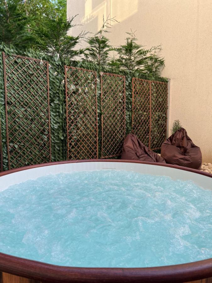 Downtown Hidden Garden With Jacuzzi In Bucharest Daire Dış mekan fotoğraf