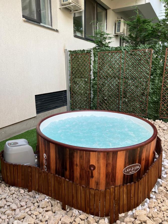 Downtown Hidden Garden With Jacuzzi In Bucharest Daire Dış mekan fotoğraf