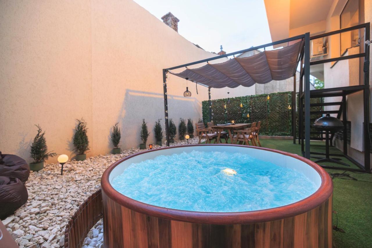 Downtown Hidden Garden With Jacuzzi In Bucharest Daire Dış mekan fotoğraf