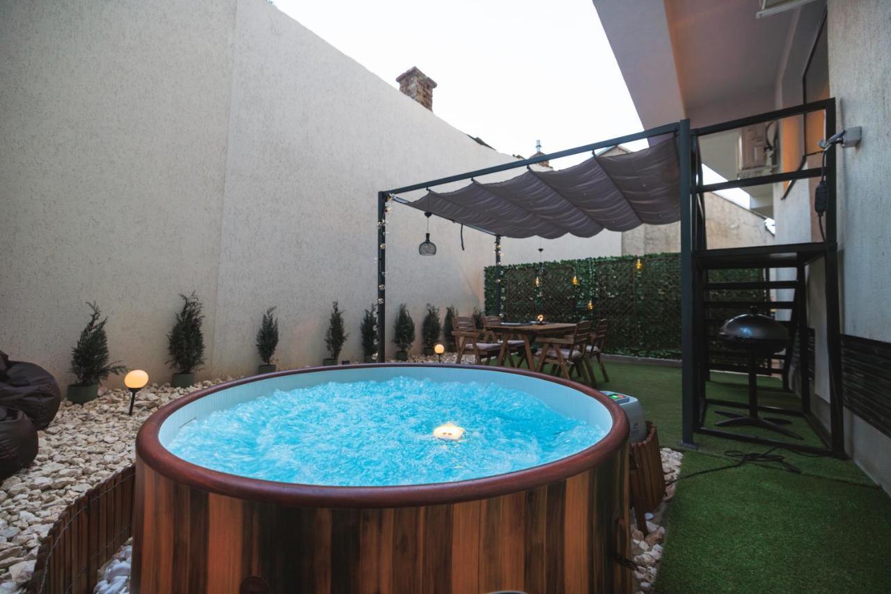 Downtown Hidden Garden With Jacuzzi In Bucharest Daire Dış mekan fotoğraf